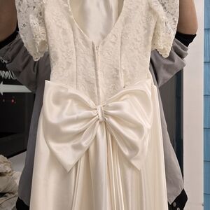 Elegant Lace Dress with Bow Vintage Perfec Conditions